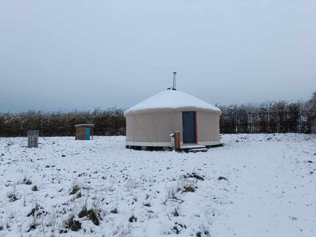 yourte dans la neige